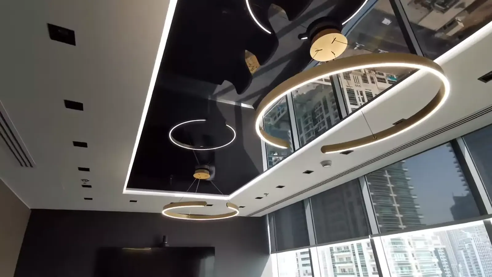 Двухуровневые натяжные потолки в зал — Нижний Тагил, проспект Ленина, 48, фото 2